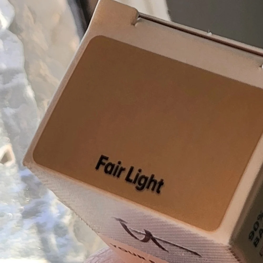 NIB IT COSMETICS CC NUDE GLOW  SKIN TINT FOUNDATION IN FAIR LIGHT